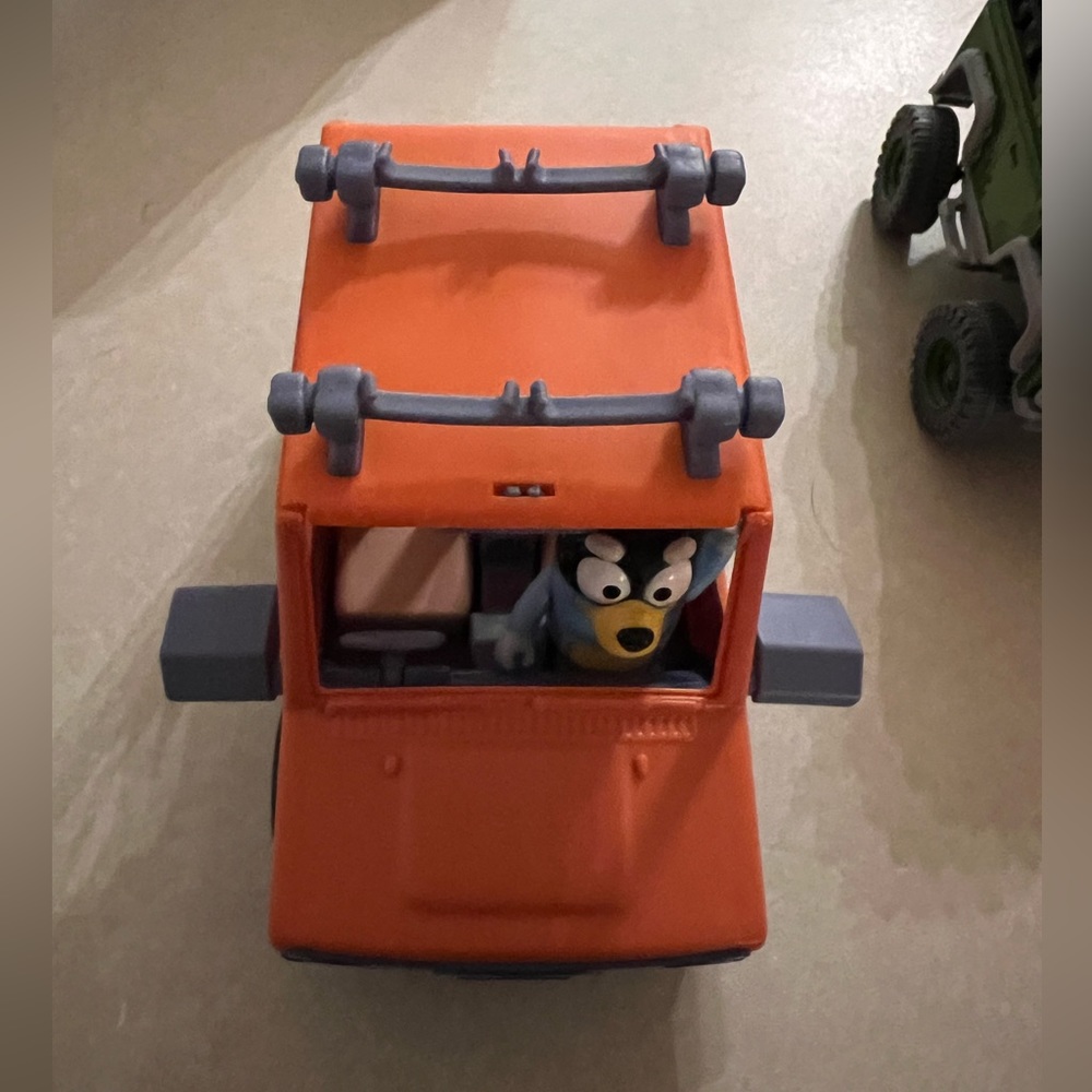 Bluey Heeler Jeep with dad figure